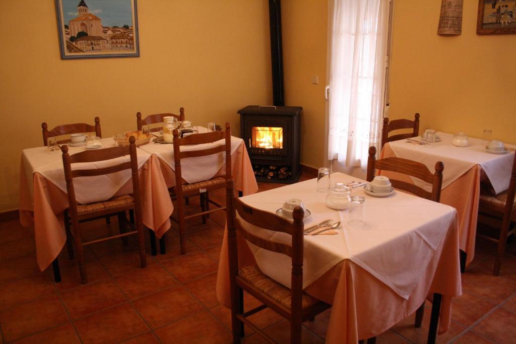 Hostal La Balquina Чинчон Экстерьер фото