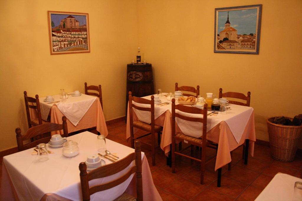 Hostal La Balquina Чинчон Экстерьер фото