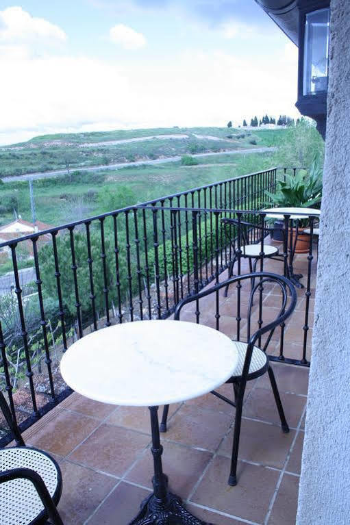 Hostal La Balquina Чинчон Экстерьер фото